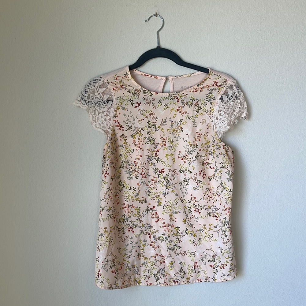 Light Pink Floral Top w/ Lace Short Sleeves